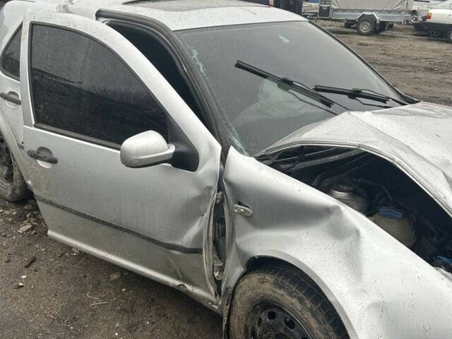 Белый Фольксваген Гольф, объемом двигателя 2.5 л и пробегом 213 тыс. км за 1500 $, фото 3 на Automoto.ua