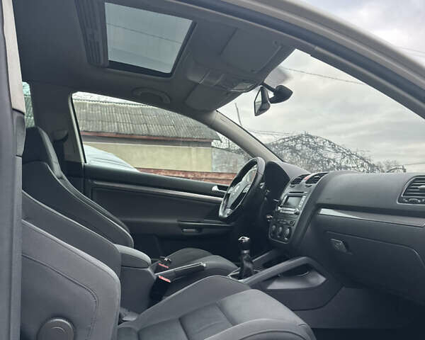 Белый Фольксваген Гольф, объемом двигателя 1.6 л и пробегом 215 тыс. км за 6500 $, фото 91 на Automoto.ua