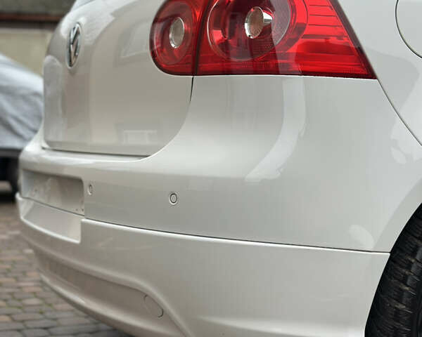 Белый Фольксваген Гольф, объемом двигателя 1.6 л и пробегом 215 тыс. км за 6500 $, фото 81 на Automoto.ua