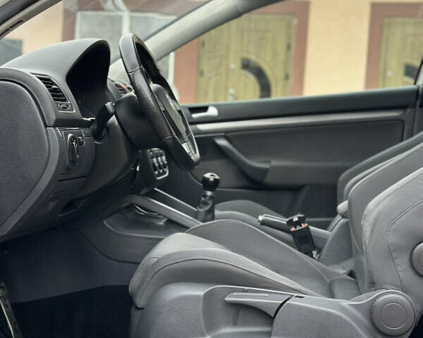 Белый Фольксваген Гольф, объемом двигателя 1.6 л и пробегом 215 тыс. км за 6500 $, фото 97 на Automoto.ua