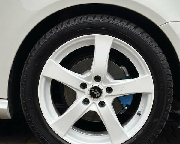 Белый Фольксваген Гольф, объемом двигателя 1.6 л и пробегом 215 тыс. км за 6500 $, фото 70 на Automoto.ua