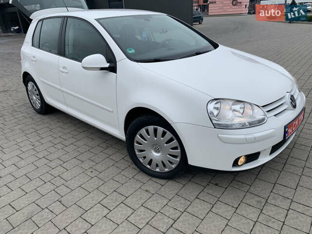 Белый Фольксваген Гольф, объемом двигателя 1.4 л и пробегом 181 тыс. км за 5570 $, фото 3 на Automoto.ua