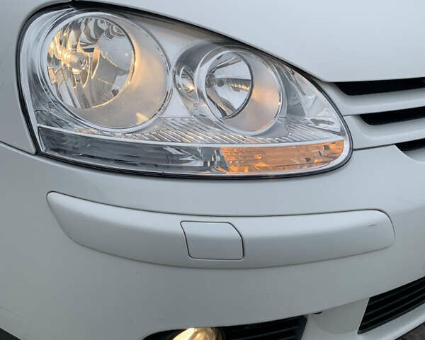 Белый Фольксваген Гольф, объемом двигателя 1.4 л и пробегом 181 тыс. км за 5570 $, фото 6 на Automoto.ua