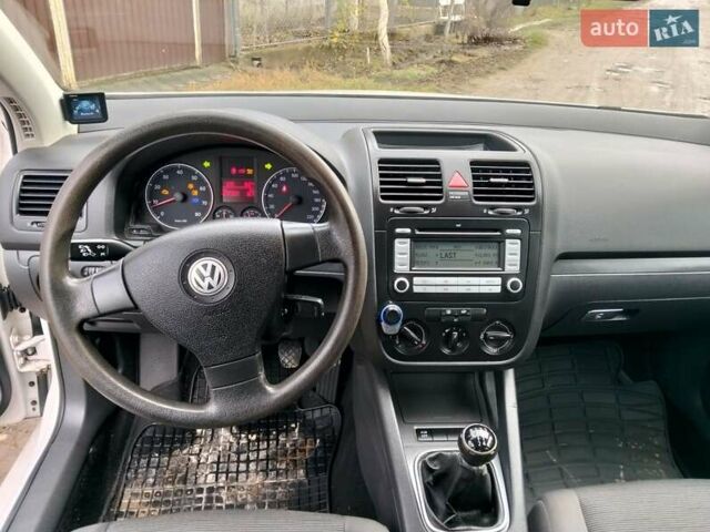 Белый Фольксваген Гольф, объемом двигателя 1.4 л и пробегом 222 тыс. км за 5400 $, фото 13 на Automoto.ua