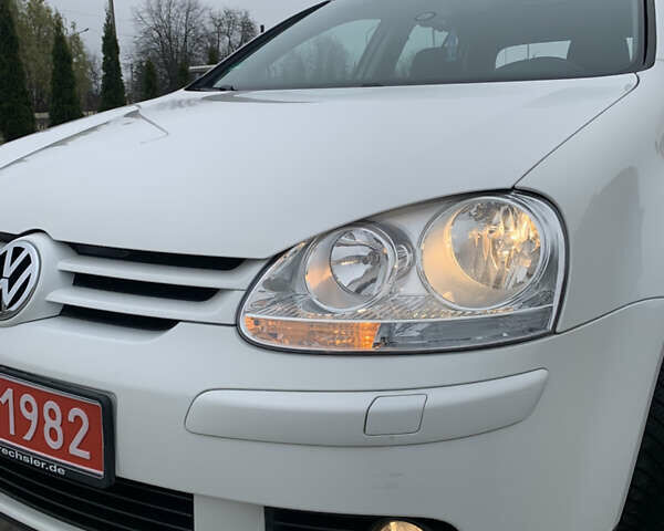 Белый Фольксваген Гольф, объемом двигателя 1.4 л и пробегом 181 тыс. км за 5570 $, фото 56 на Automoto.ua