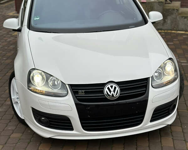 Белый Фольксваген Гольф, объемом двигателя 1.6 л и пробегом 215 тыс. км за 6500 $, фото 11 на Automoto.ua