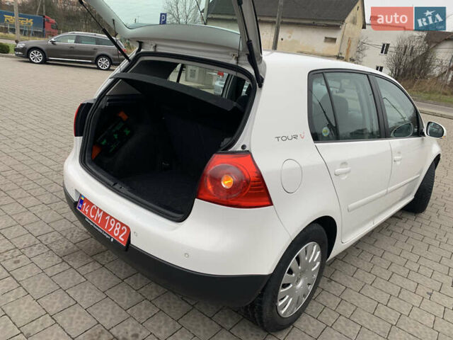 Белый Фольксваген Гольф, объемом двигателя 1.4 л и пробегом 181 тыс. км за 5570 $, фото 12 на Automoto.ua