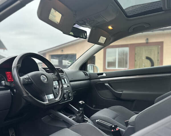 Белый Фольксваген Гольф, объемом двигателя 1.6 л и пробегом 215 тыс. км за 6500 $, фото 102 на Automoto.ua