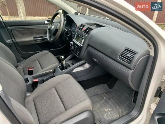 Белый Фольксваген Гольф, объемом двигателя 1.4 л и пробегом 222 тыс. км за 5400 $, фото 2 на Automoto.ua