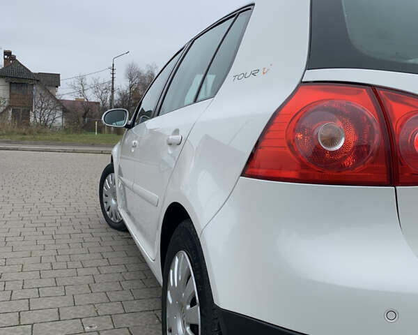 Белый Фольксваген Гольф, объемом двигателя 1.4 л и пробегом 181 тыс. км за 5570 $, фото 17 на Automoto.ua