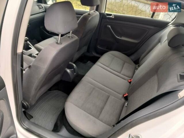 Белый Фольксваген Гольф, объемом двигателя 1.4 л и пробегом 222 тыс. км за 5400 $, фото 11 на Automoto.ua