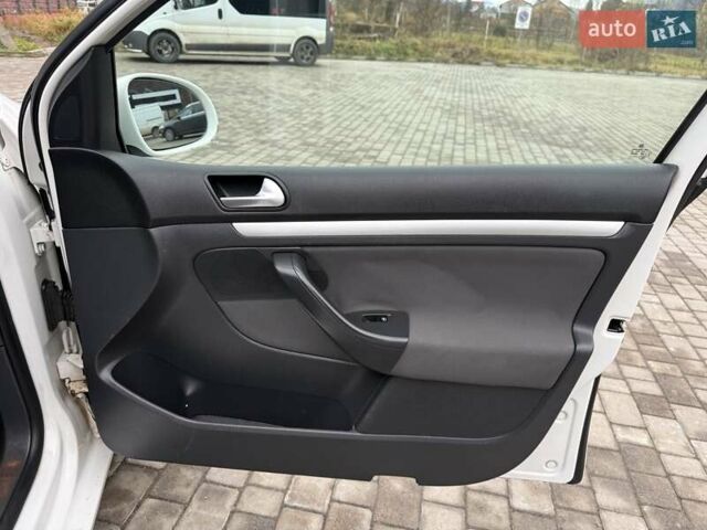 Белый Фольксваген Гольф, объемом двигателя 1.4 л и пробегом 195 тыс. км за 7200 $, фото 20 на Automoto.ua