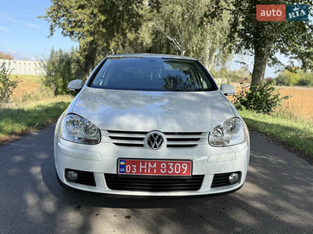 Белый Фольксваген Гольф, объемом двигателя 1.6 л и пробегом 235 тыс. км за 6400 $, фото 5 на Automoto.ua