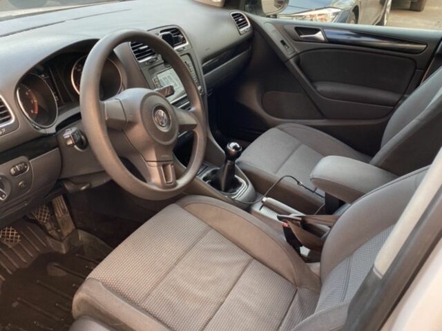 Белый Фольксваген Гольф, объемом двигателя 1.6 л и пробегом 184 тыс. км за 5400 $, фото 5 на Automoto.ua