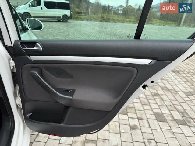 Белый Фольксваген Гольф, объемом двигателя 1.4 л и пробегом 195 тыс. км за 7200 $, фото 18 на Automoto.ua