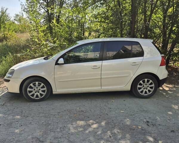 Белый Фольксваген Гольф, объемом двигателя 1.4 л и пробегом 227 тыс. км за 8300 $, фото 3 на Automoto.ua