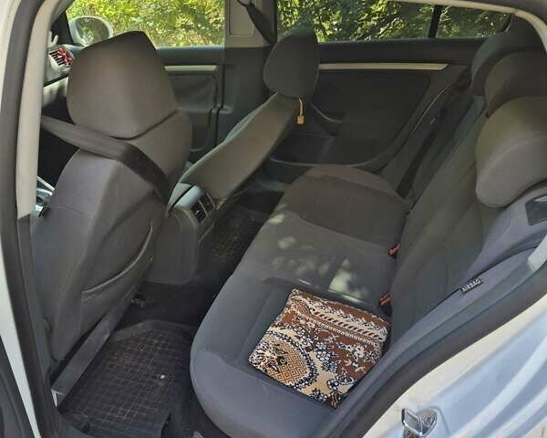 Белый Фольксваген Гольф, объемом двигателя 1.4 л и пробегом 227 тыс. км за 8300 $, фото 7 на Automoto.ua