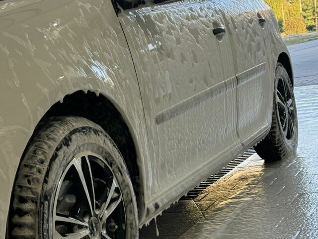 Білий Фольксваген Гольф, об'ємом двигуна 1.6 л та пробігом 65 тис. км за 10000 $, фото 2 на Automoto.ua