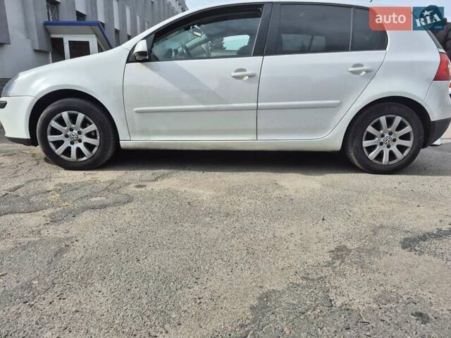 Белый Фольксваген Гольф, объемом двигателя 1.4 л и пробегом 227 тыс. км за 8300 $, фото 1 на Automoto.ua