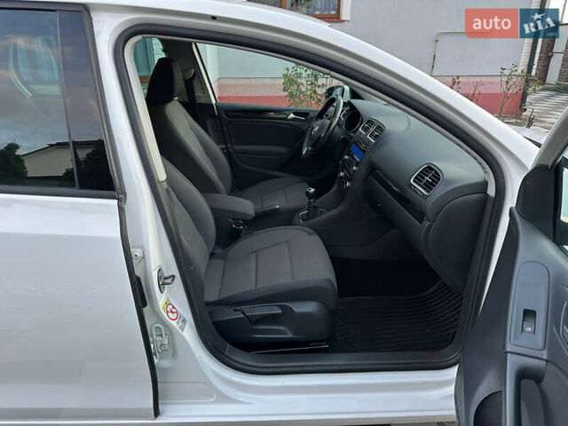 Белый Фольксваген Гольф, объемом двигателя 1.8 л и пробегом 103 тыс. км за 8500 $, фото 61 на Automoto.ua