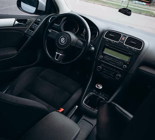 Белый Фольксваген Гольф, объемом двигателя 1.39 л и пробегом 225 тыс. км за 8199 $, фото 21 на Automoto.ua