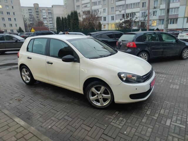 Белый Фольксваген Гольф, объемом двигателя 1.4 л и пробегом 200 тыс. км за 5800 $, фото 1 на Automoto.ua