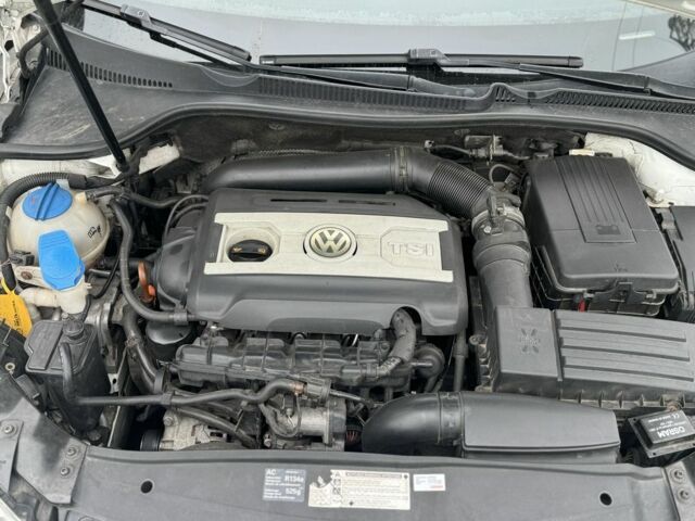 Білий Фольксваген Гольф, об'ємом двигуна 1.8 л та пробігом 250 тис. км за 7800 $, фото 15 на Automoto.ua