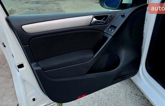 Білий Фольксваген Гольф, об'ємом двигуна 1.6 л та пробігом 120 тис. км за 9499 $, фото 33 на Automoto.ua