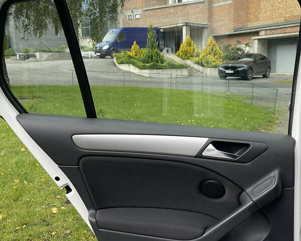 Білий Фольксваген Гольф, об'ємом двигуна 1.6 л та пробігом 185 тис. км за 7799 $, фото 19 на Automoto.ua