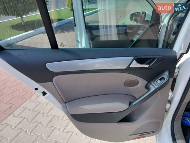 Белый Фольксваген Гольф, объемом двигателя 1.4 л и пробегом 162 тыс. км за 6999 $, фото 9 на Automoto.ua