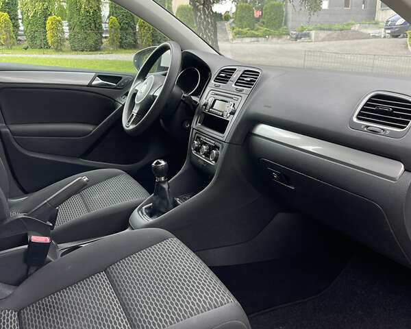 Білий Фольксваген Гольф, об'ємом двигуна 1.6 л та пробігом 185 тис. км за 7799 $, фото 24 на Automoto.ua