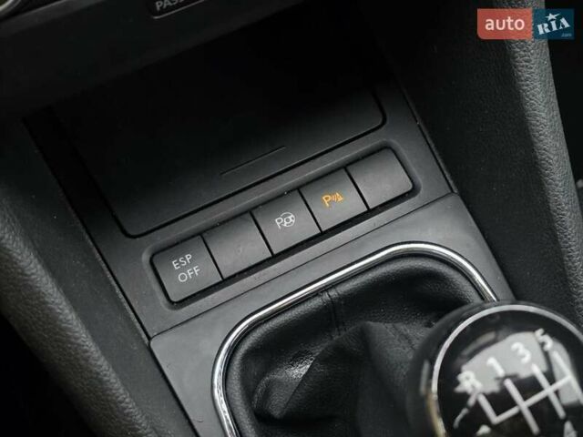 Белый Фольксваген Гольф, объемом двигателя 1.4 л и пробегом 247 тыс. км за 6799 $, фото 4 на Automoto.ua