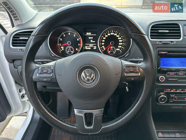 Белый Фольксваген Гольф, объемом двигателя 1.8 л и пробегом 103 тыс. км за 8500 $, фото 78 на Automoto.ua