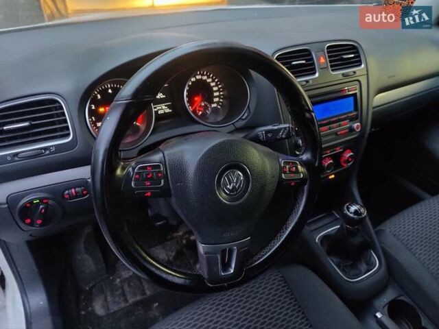 Белый Фольксваген Гольф, объемом двигателя 1.4 л и пробегом 200 тыс. км за 5850 $, фото 7 на Automoto.ua