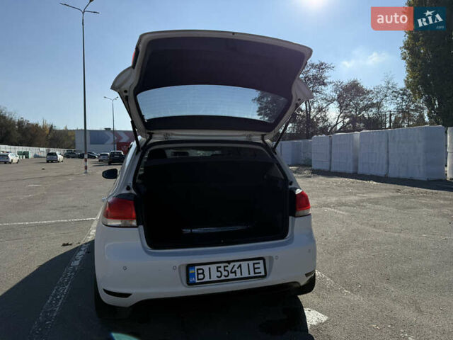 Белый Фольксваген Гольф, объемом двигателя 1.6 л и пробегом 120 тыс. км за 9500 $, фото 4 на Automoto.ua