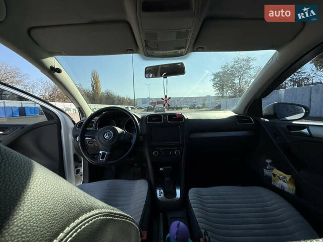 Белый Фольксваген Гольф, объемом двигателя 1.6 л и пробегом 120 тыс. км за 9500 $, фото 11 на Automoto.ua