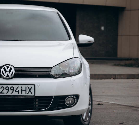 Белый Фольксваген Гольф, объемом двигателя 1.39 л и пробегом 225 тыс. км за 8199 $, фото 3 на Automoto.ua