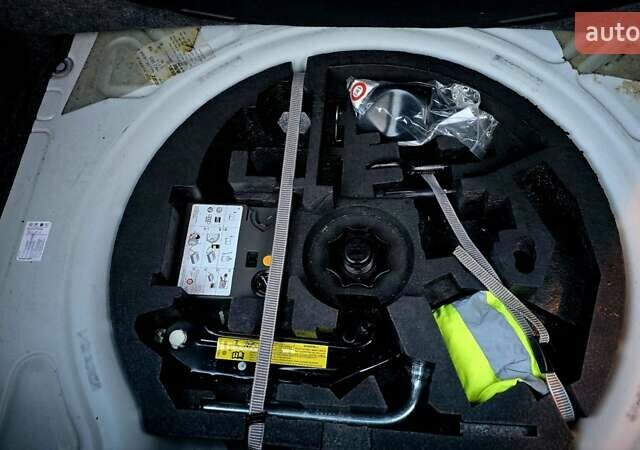 Білий Фольксваген Гольф, об'ємом двигуна 1.6 л та пробігом 120 тис. км за 9499 $, фото 49 на Automoto.ua