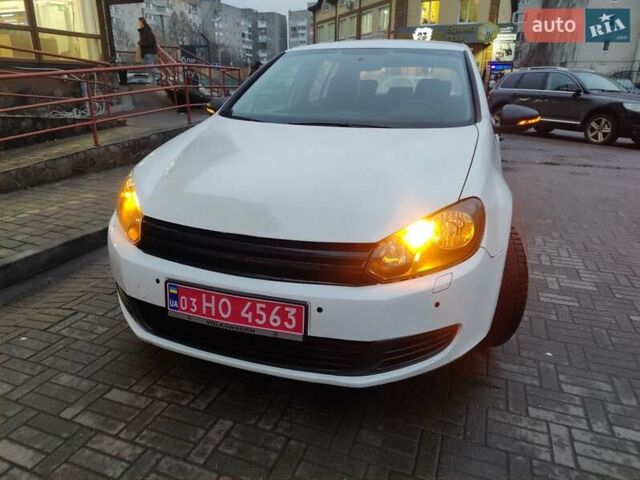 Белый Фольксваген Гольф, объемом двигателя 1.4 л и пробегом 200 тыс. км за 5850 $, фото 1 на Automoto.ua