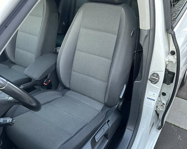 Белый Фольксваген Гольф, объемом двигателя 1.8 л и пробегом 103 тыс. км за 8500 $, фото 31 на Automoto.ua