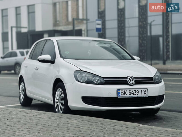 Белый Фольксваген Гольф, объемом двигателя 1.39 л и пробегом 229 тыс. км за 6800 $, фото 1 на Automoto.ua
