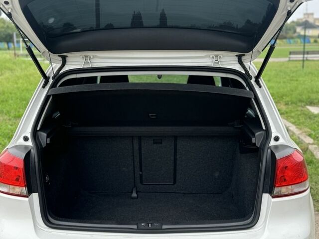 Білий Фольксваген Гольф, об'ємом двигуна 1.8 л та пробігом 250 тис. км за 7800 $, фото 7 на Automoto.ua