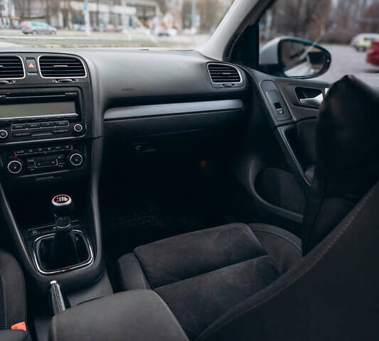 Белый Фольксваген Гольф, объемом двигателя 1.39 л и пробегом 225 тыс. км за 8199 $, фото 20 на Automoto.ua