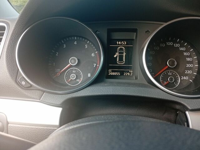 Белый Фольксваген Гольф, объемом двигателя 2.5 л и пробегом 208 тыс. км за 7500 $, фото 4 на Automoto.ua