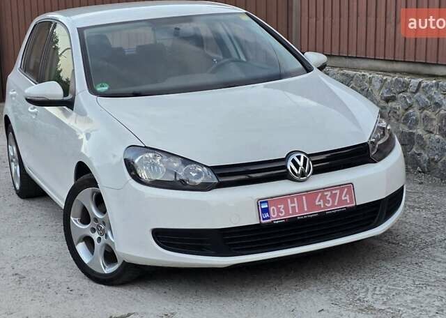 Білий Фольксваген Гольф, об'ємом двигуна 1.6 л та пробігом 120 тис. км за 9499 $, фото 5 на Automoto.ua