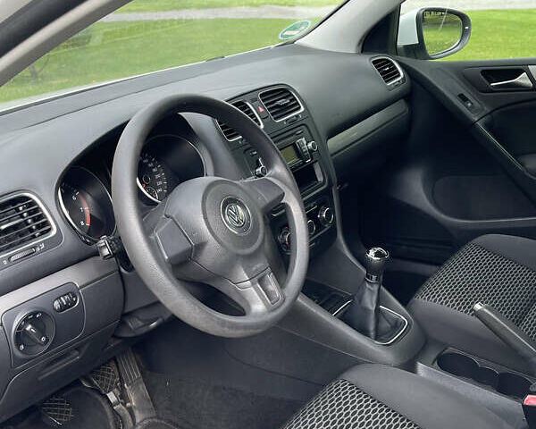 Білий Фольксваген Гольф, об'ємом двигуна 1.6 л та пробігом 185 тис. км за 7799 $, фото 17 на Automoto.ua