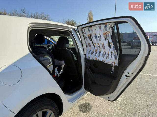 Белый Фольксваген Гольф, объемом двигателя 1.6 л и пробегом 120 тыс. км за 9500 $, фото 8 на Automoto.ua
