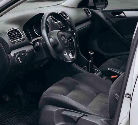 Белый Фольксваген Гольф, объемом двигателя 1.39 л и пробегом 225 тыс. км за 8199 $, фото 14 на Automoto.ua