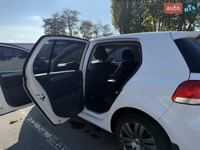 Белый Фольксваген Гольф, объемом двигателя 1.6 л и пробегом 120 тыс. км за 9500 $, фото 5 на Automoto.ua