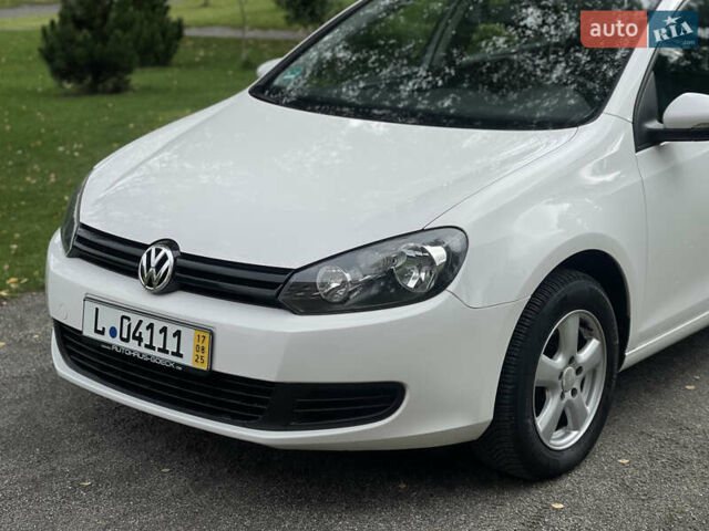 Білий Фольксваген Гольф, об'ємом двигуна 1.6 л та пробігом 185 тис. км за 7799 $, фото 7 на Automoto.ua